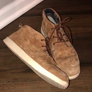 UGG Canoe Suede in Chestnut
